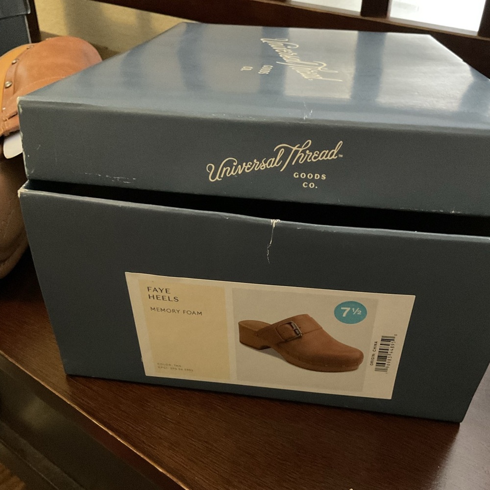 Universal Thread Mules/Clogs - Picture 2 of 4